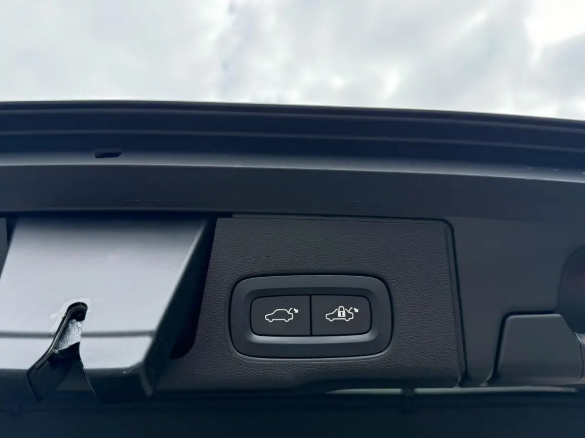 2.0 T6 Plug-in hybrid AWD Plus Dark Panorama|H/K Audio|Keyless