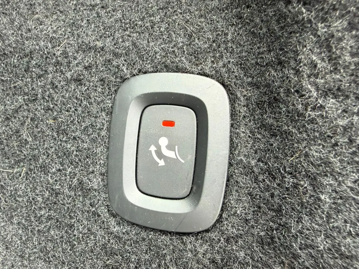 2.0 T6 Plug-in hybrid AWD Plus Dark Panorama|H/K Audio|Keyless