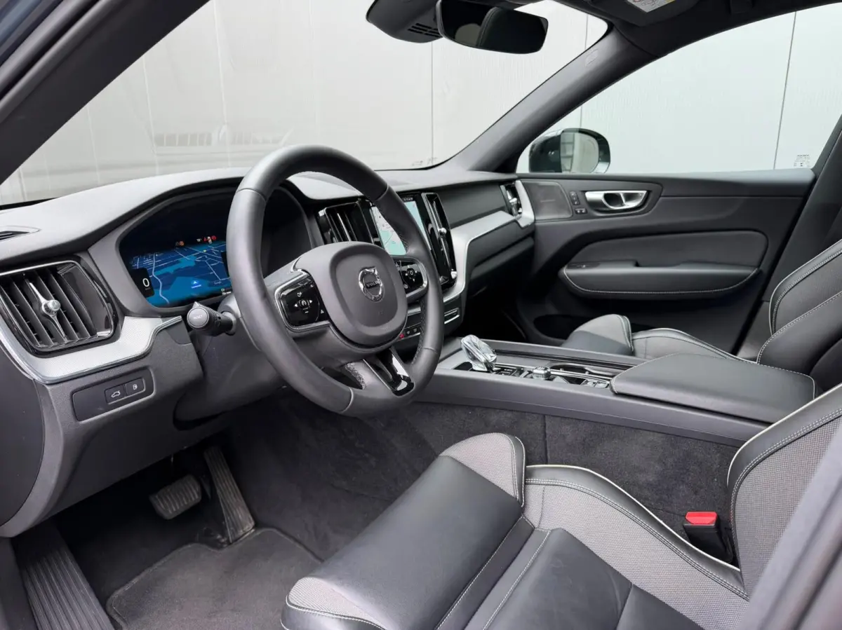 2.0 T6 Plug-in hybrid AWD Plus Dark Panorama|H/K Audio|Keyless