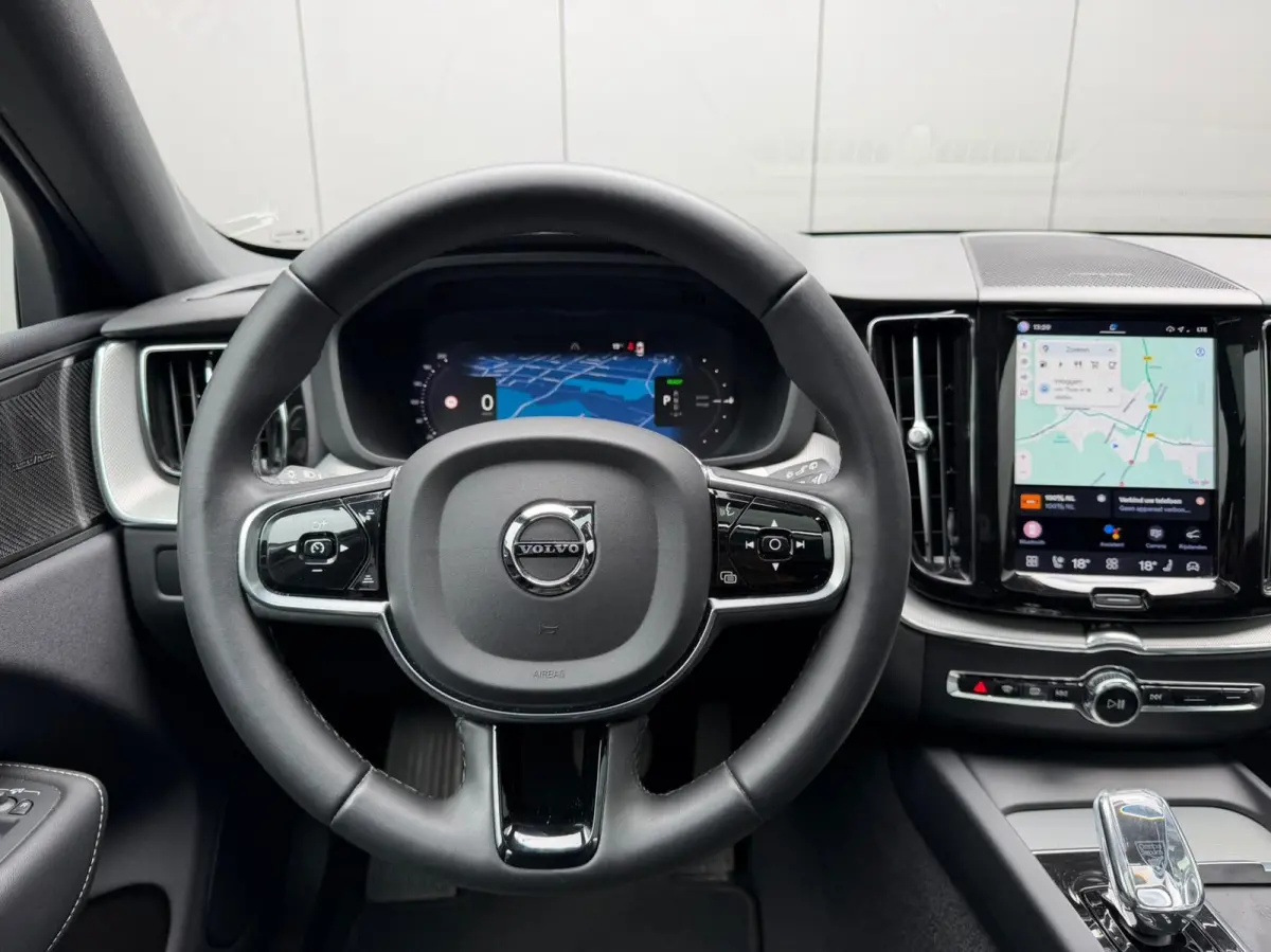 2.0 T6 Plug-in hybrid AWD Plus Dark Panorama|H/K Audio|Keyless