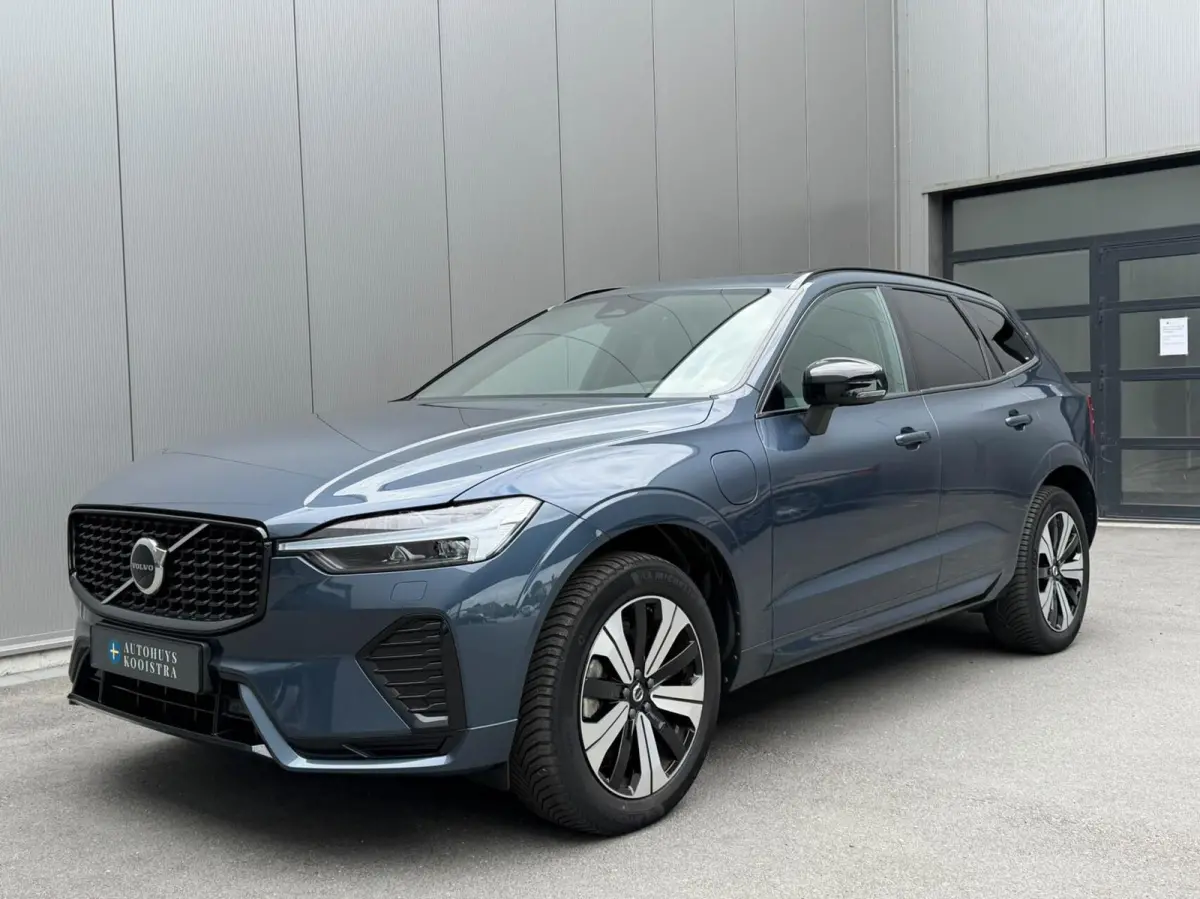 2.0 T6 Plug-in hybrid AWD Plus Dark Panorama|H/K Audio|Keyless