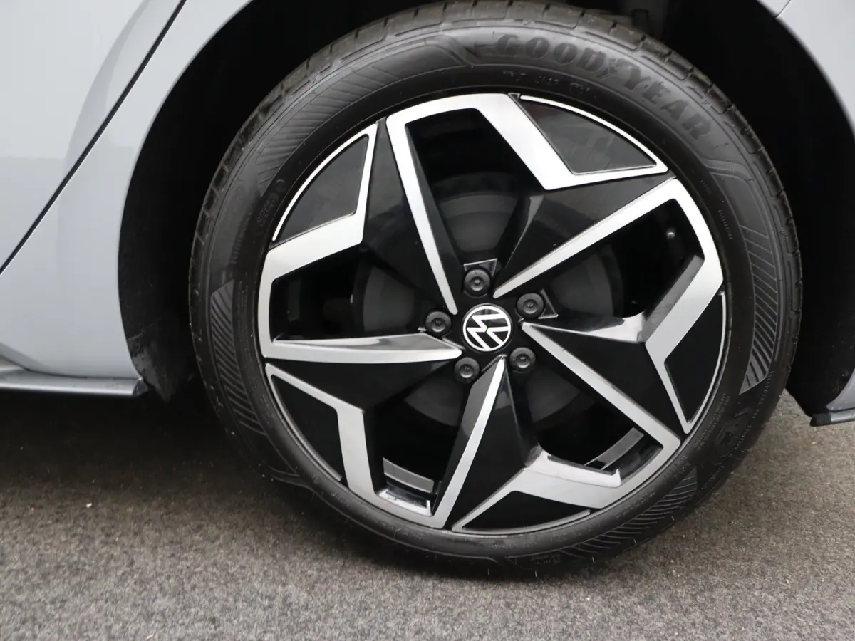 Pro 204 PK| Volkswagen ID.3 Pro | Navigatie | Warmtepomp | Airco | Parkeersensoren Voor/Achter | LED | 19 Inch Velgen |