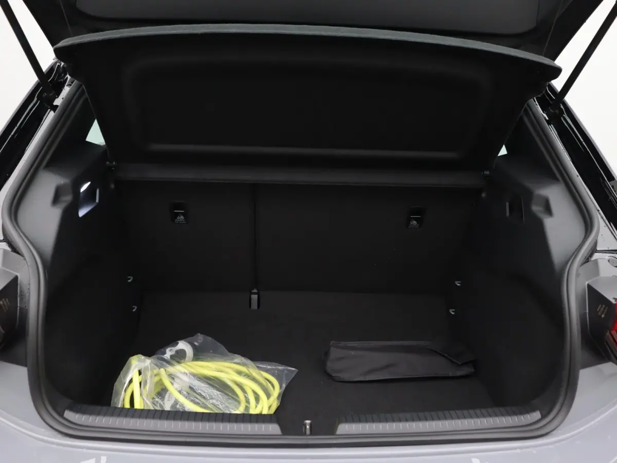 Pro 204 PK| Volkswagen ID.3 Pro | Navigatie | Warmtepomp | Airco | Parkeersensoren Voor/Achter | LED | 19 Inch Velgen |