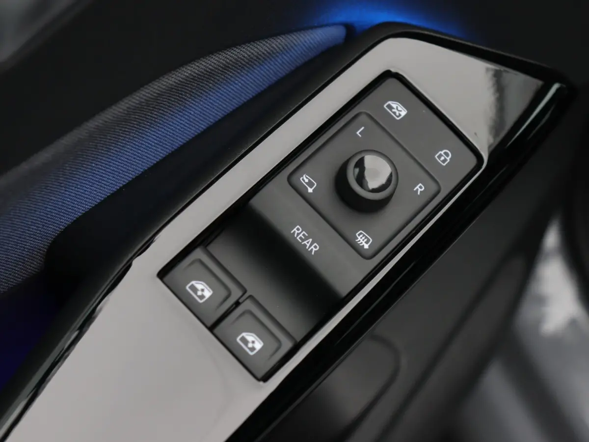 Pro 204 PK| Volkswagen ID.3 Pro | Navigatie | Warmtepomp | Airco | Parkeersensoren Voor/Achter | LED | 19 Inch Velgen |