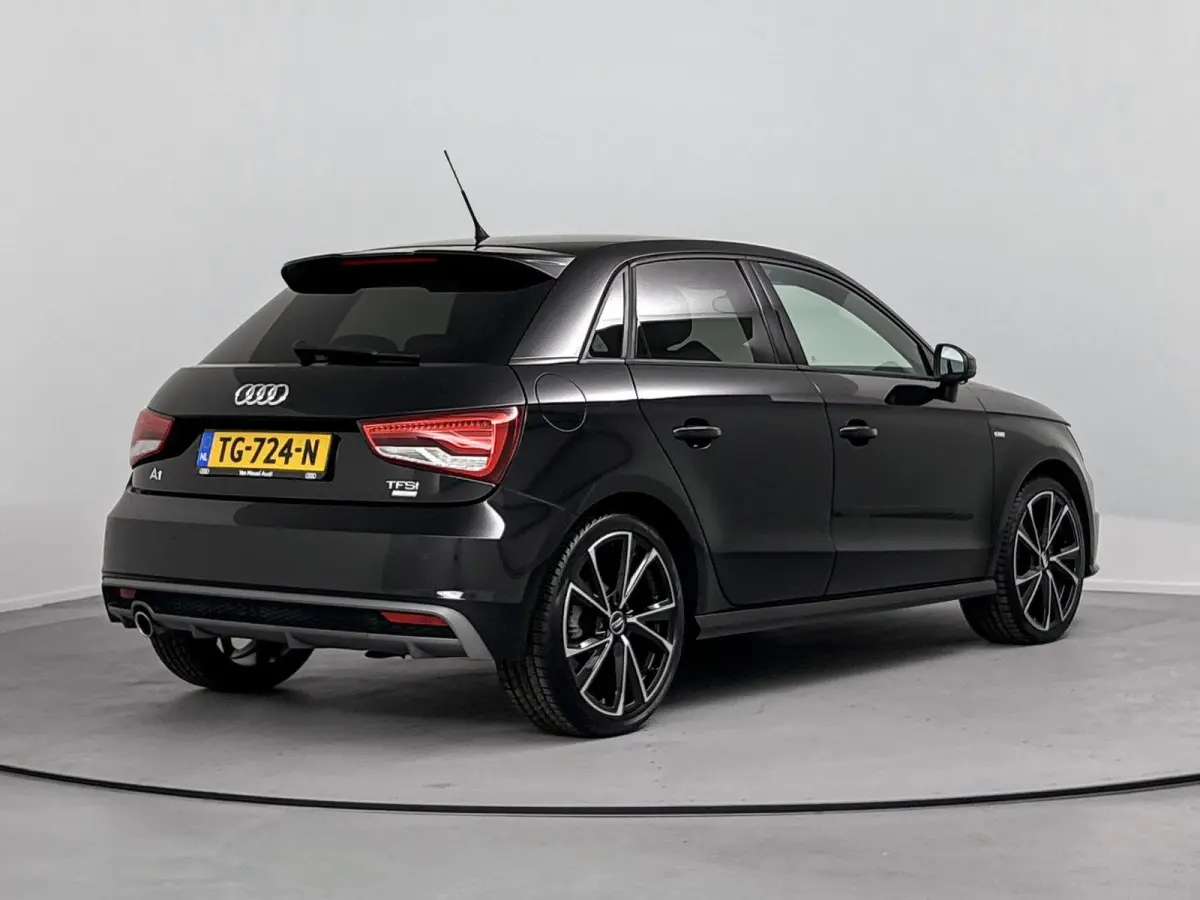 1.0 TFSI Advance Sport