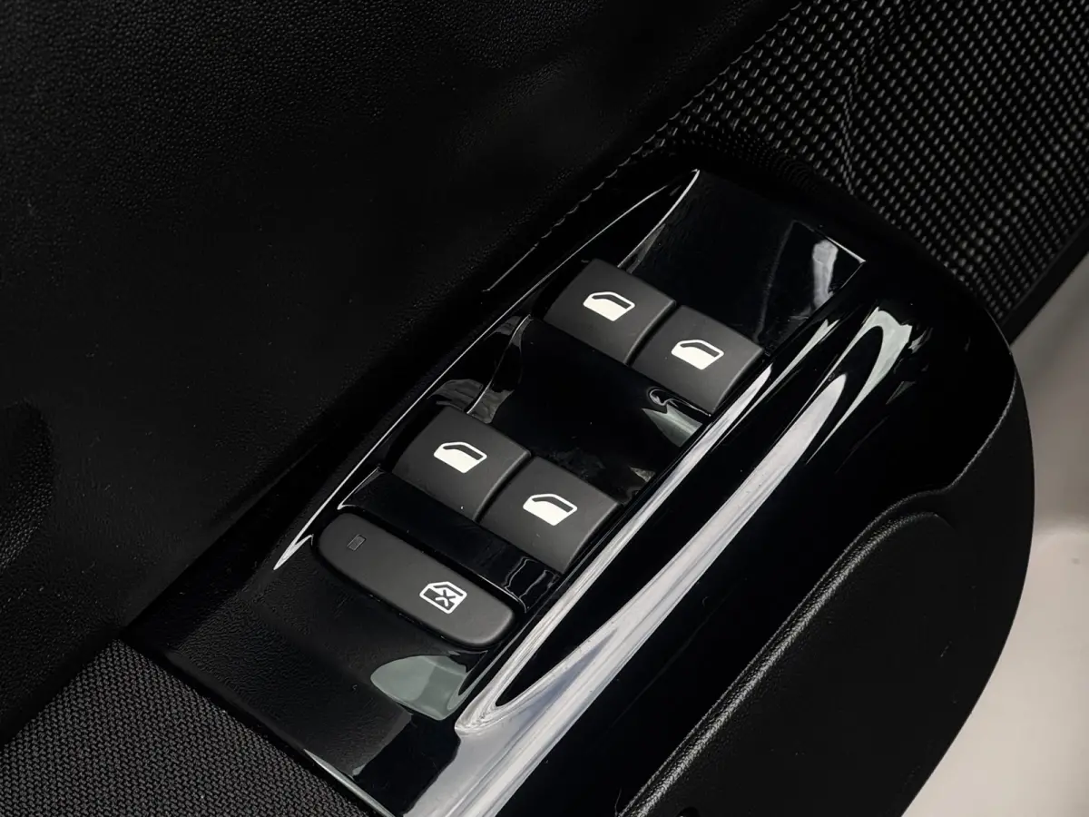1.2 PureTech S&S Shine | 110 PK | Distributieriem vervangen | NL-Auto | All-Season banden | Camera | Navigatie