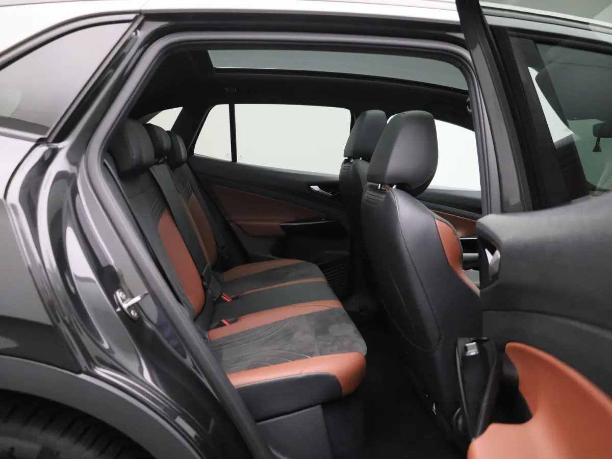 Pure 52 kWh 170 PK| Dealeronderhouden |Panoramadak | Navigatie | Stuurwielverwarming | Parkeersensoren | LED Matrix | 19 Inch Velgen