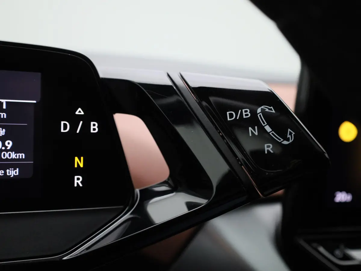 Pure 52 kWh 170 PK| Dealeronderhouden |Panoramadak | Navigatie | Stuurwielverwarming | Parkeersensoren | LED Matrix | 19 Inch Velgen