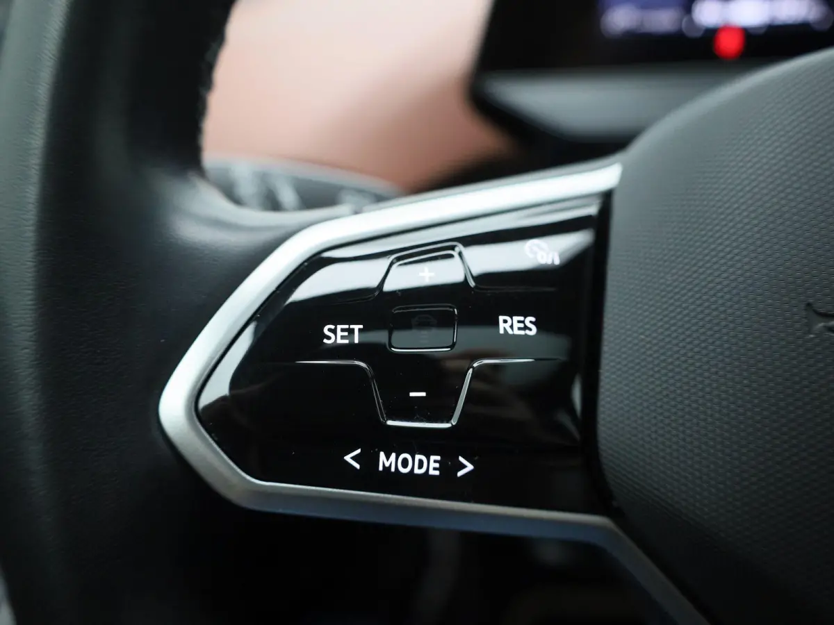 Pure 52 kWh 170 PK| Dealeronderhouden |Panoramadak | Navigatie | Stuurwielverwarming | Parkeersensoren | LED Matrix | 19 Inch Velgen