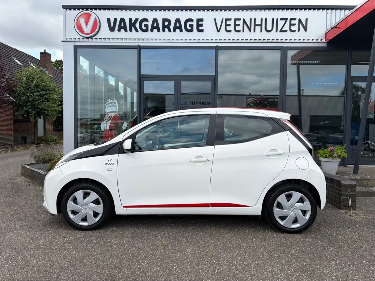 1.0 VVT-i x-play|Rijklaar prijs|Camera|Dealer Onderhouden|Lane assist|Airco|Bluetooth|