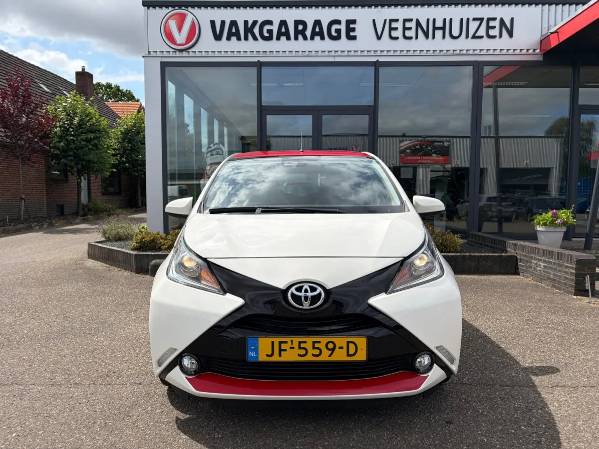 1.0 VVT-i x-play|Rijklaar prijs|Camera|Dealer Onderhouden|Lane assist|Airco|Bluetooth|
