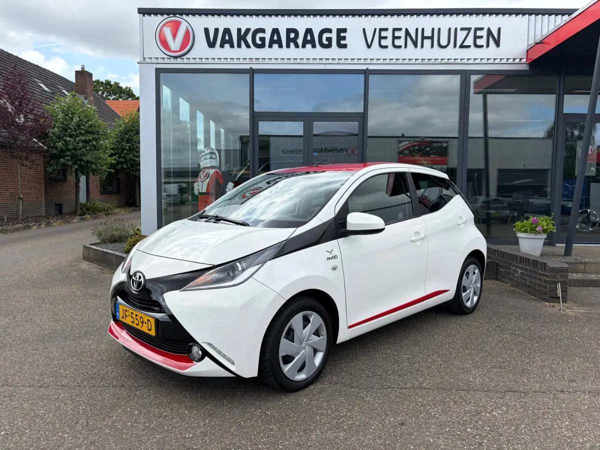 1.0 VVT-i x-play|Rijklaar prijs|Camera|Dealer Onderhouden|Lane assist|Airco|Bluetooth|