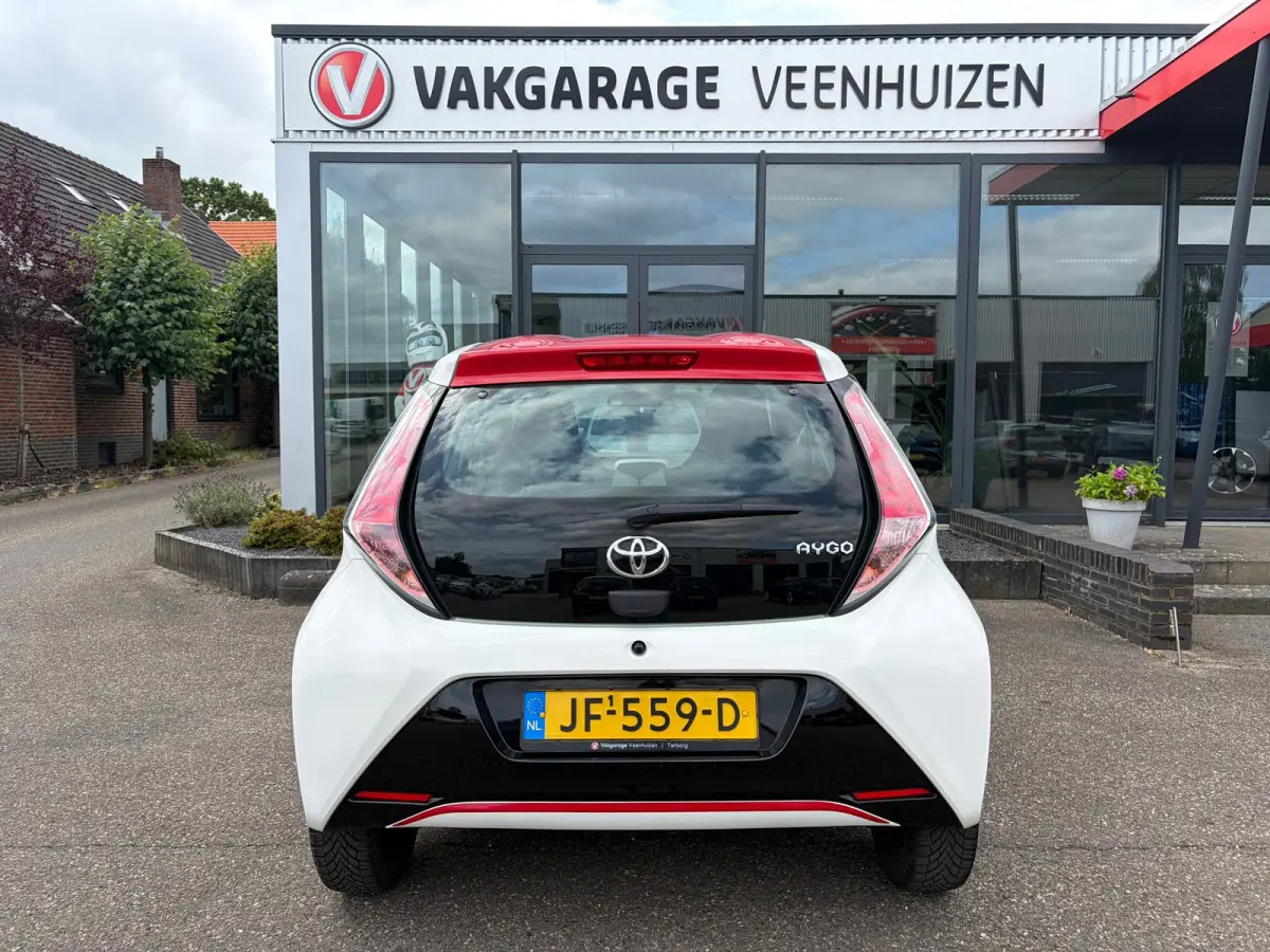 1.0 VVT-i x-play|Rijklaar prijs|Camera|Dealer Onderhouden|Lane assist|Airco|Bluetooth|