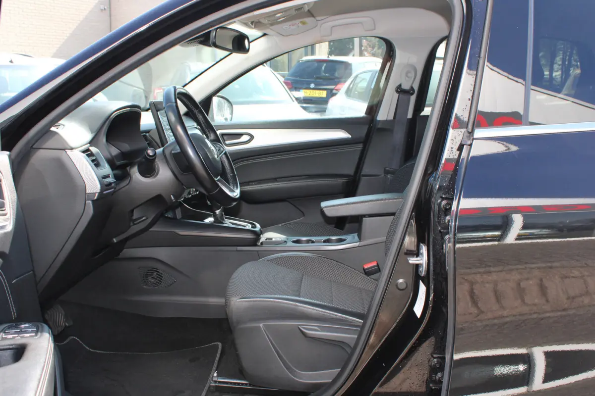 1.6 E-Tech Hybrid 145 Intens