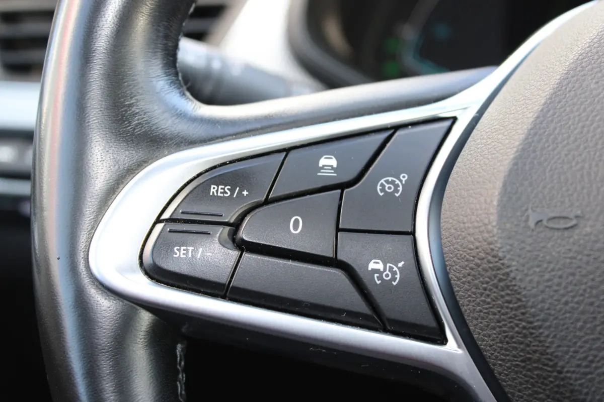 1.6 E-Tech Hybrid 145 Intens