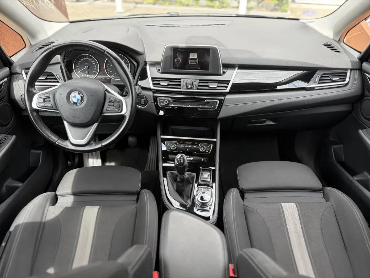 218i 7p. Centennial Executive 136pk | Bluetooth | Cruise control | LED koplampen | Navigatiesysteem | Parkeersensor achter | Rijdt fantastisch!