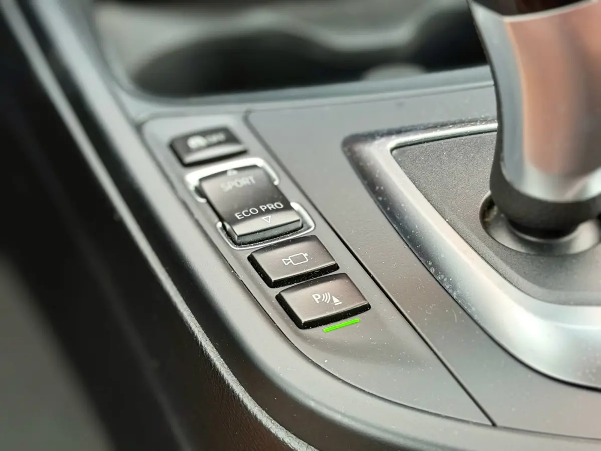 320i Carplay Camera Leer ACC DAP HUD DAB