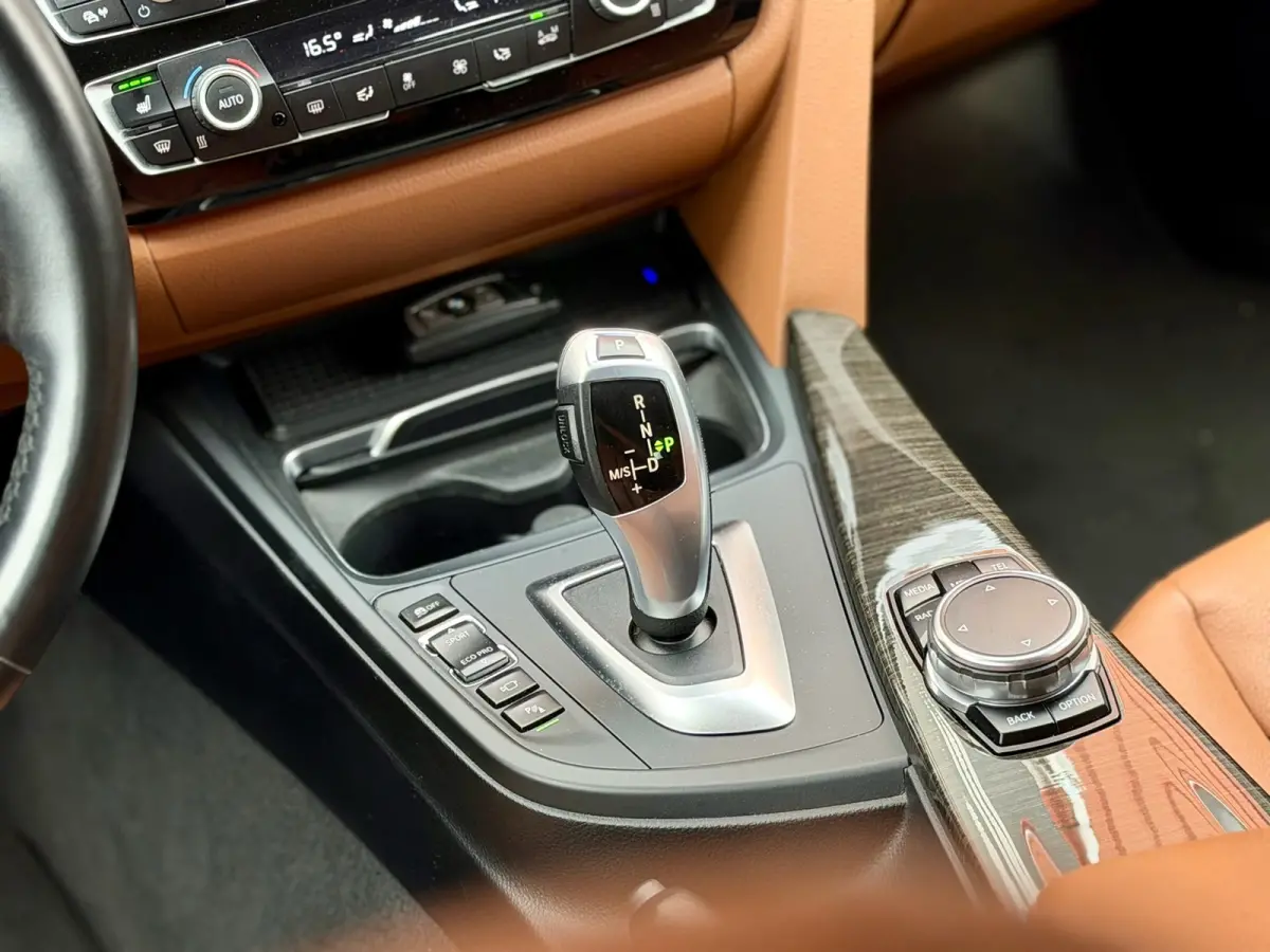 320i Carplay Camera Leer ACC DAP HUD DAB