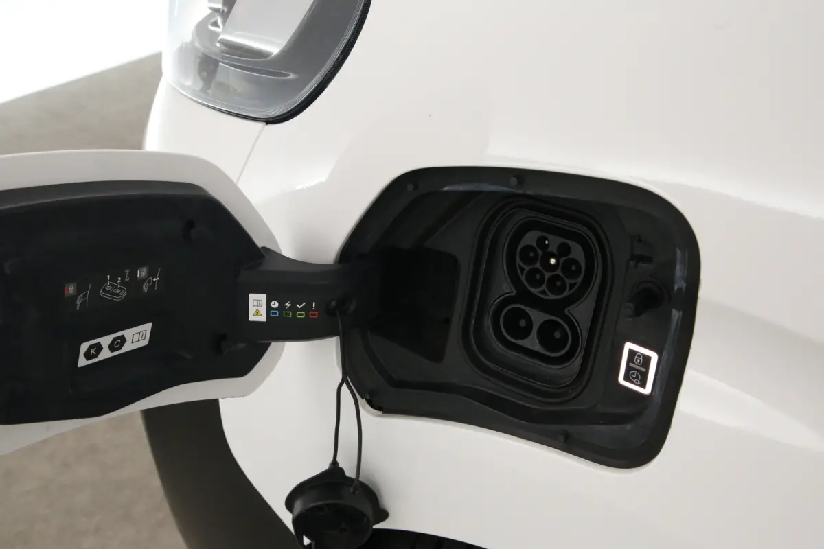 75 kWh L2H1 | Snelladen | SOH 88% | Airco | 3 Zits | Carplay | Cruise | Parkeersens.