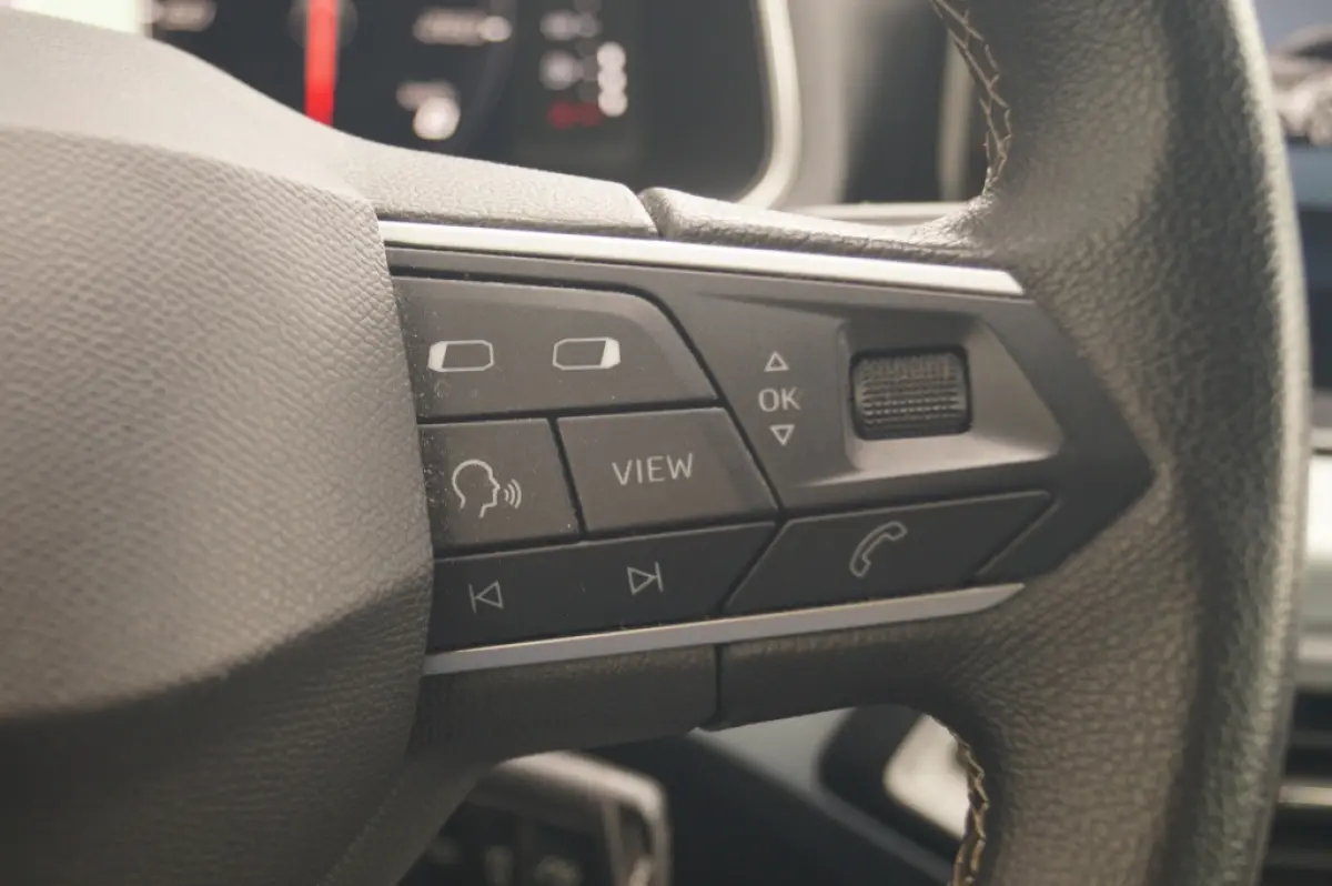 1.0 EcoTSI Style Business Intense -NAVI-ECC-PDC-DIGI-