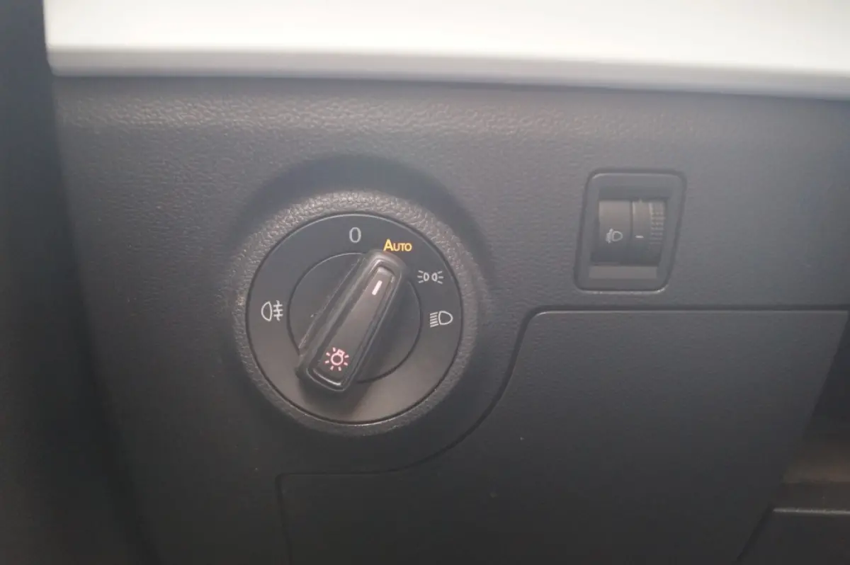 1.0 EcoTSI Style Business Intense -NAVI-ECC-PDC-DIGI-
