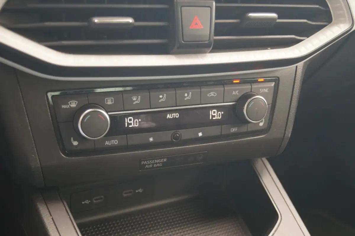 1.0 EcoTSI Style Business Intense -NAVI-ECC-PDC-DIGI-