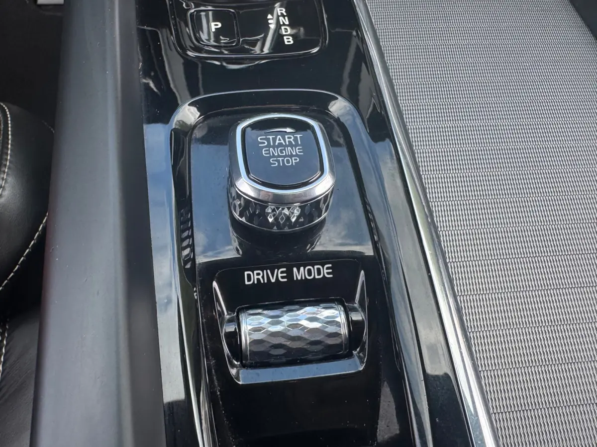 2.0 T8 Twin Engine AWD R-Design Panodak Luchtvering LED 21inch