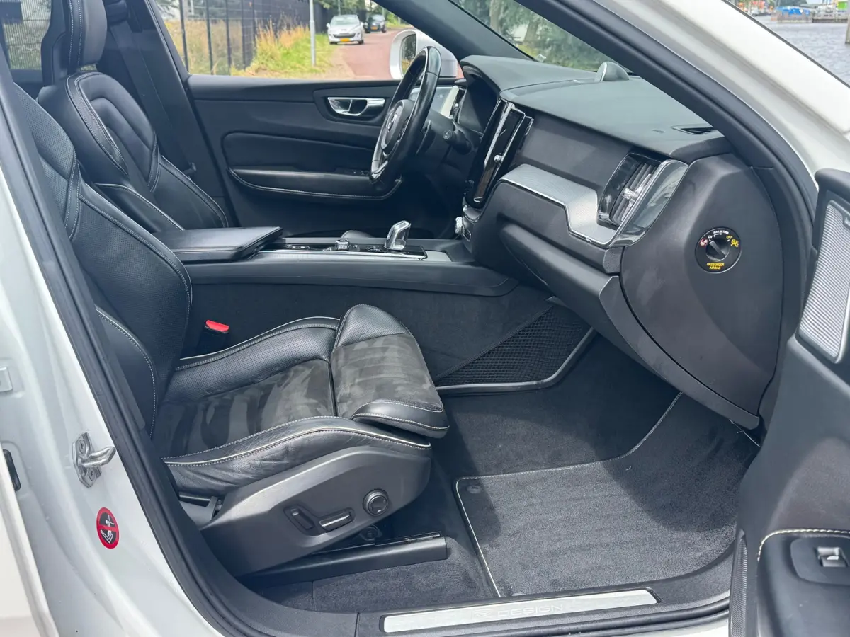 2.0 T8 Twin Engine AWD R-Design Panodak Luchtvering LED 21inch