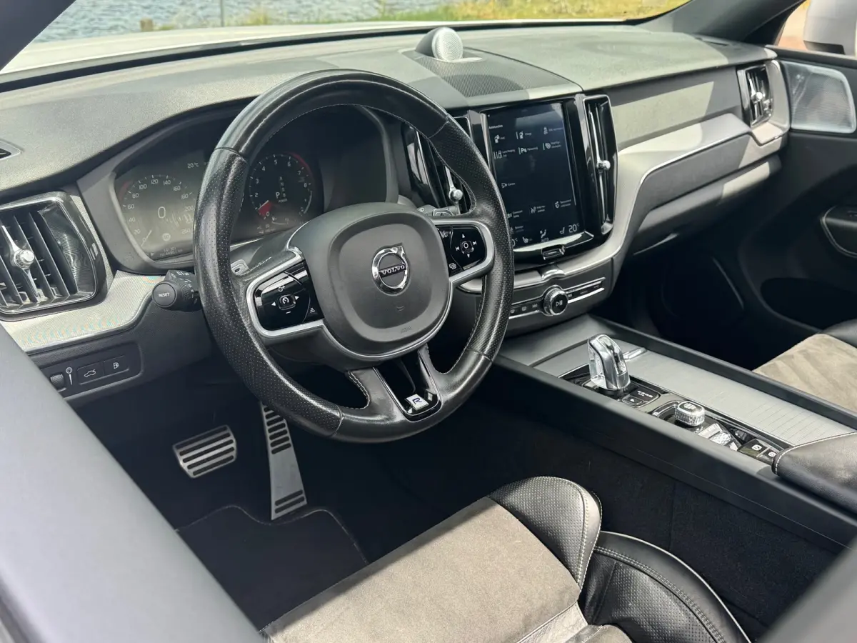 2.0 T8 Twin Engine AWD R-Design Panodak Luchtvering LED 21inch