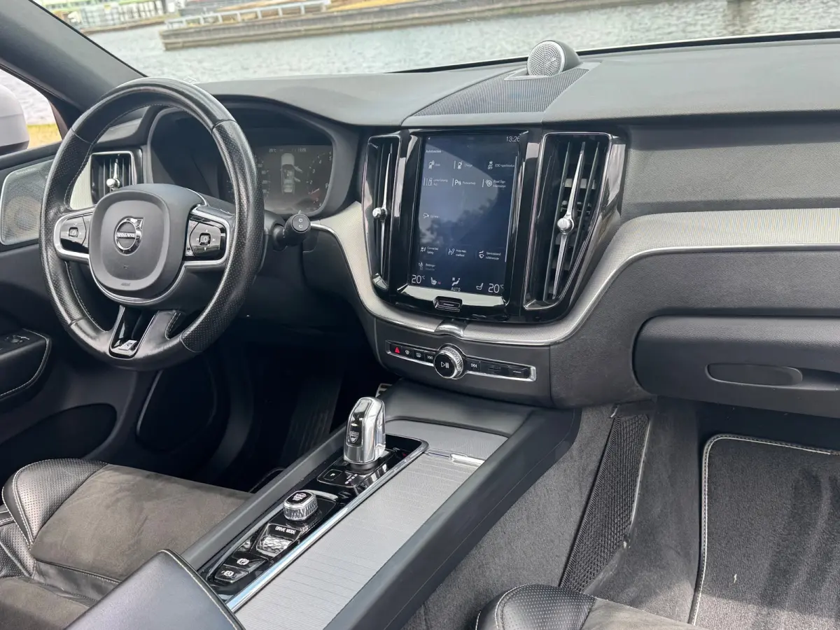 2.0 T8 Twin Engine AWD R-Design Panodak Luchtvering LED 21inch