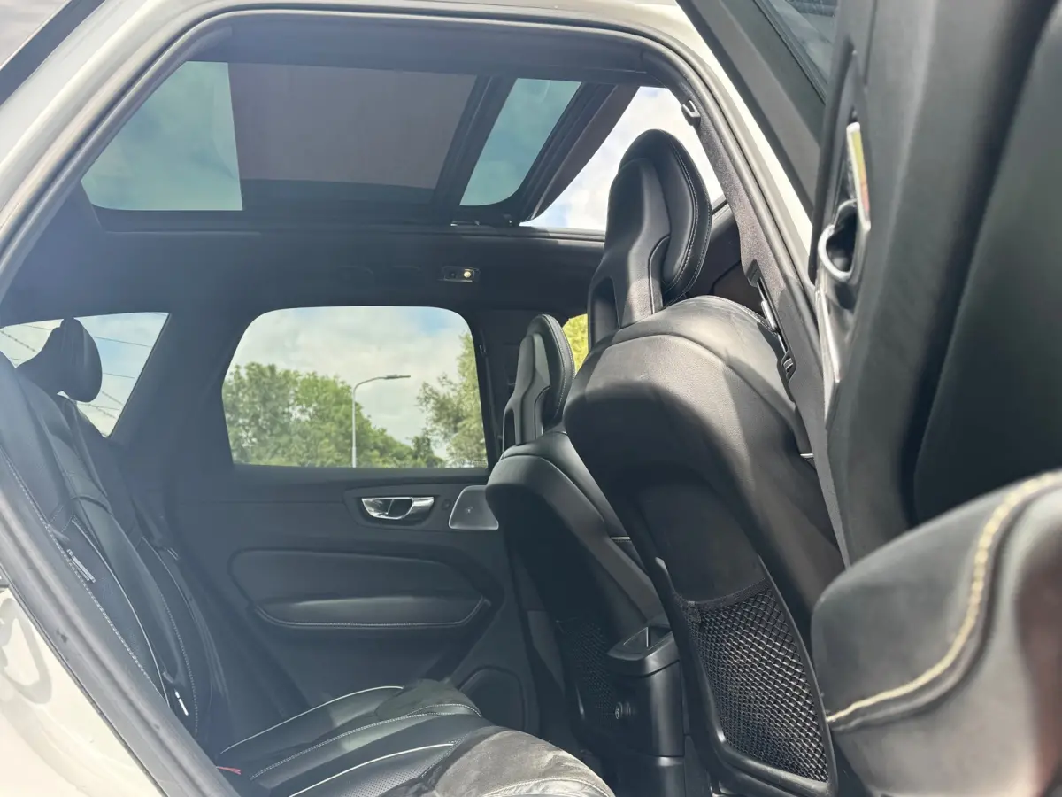 2.0 T8 Twin Engine AWD R-Design Panodak Luchtvering LED 21inch