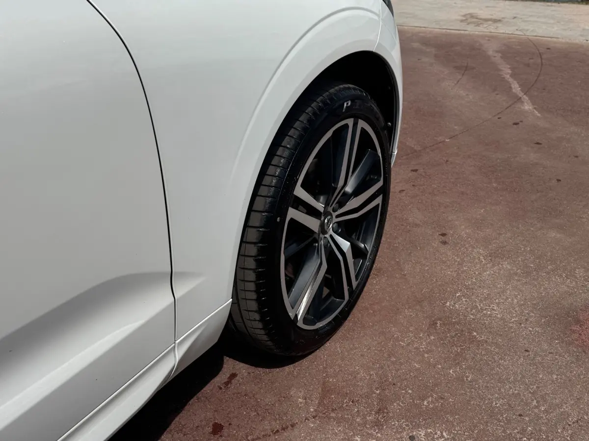 2.0 T8 Twin Engine AWD R-Design Panodak Luchtvering LED 21inch