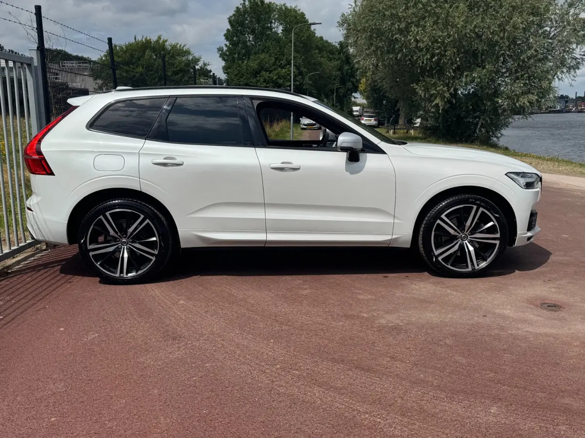2.0 T8 Twin Engine AWD R-Design Panodak Luchtvering LED 21inch