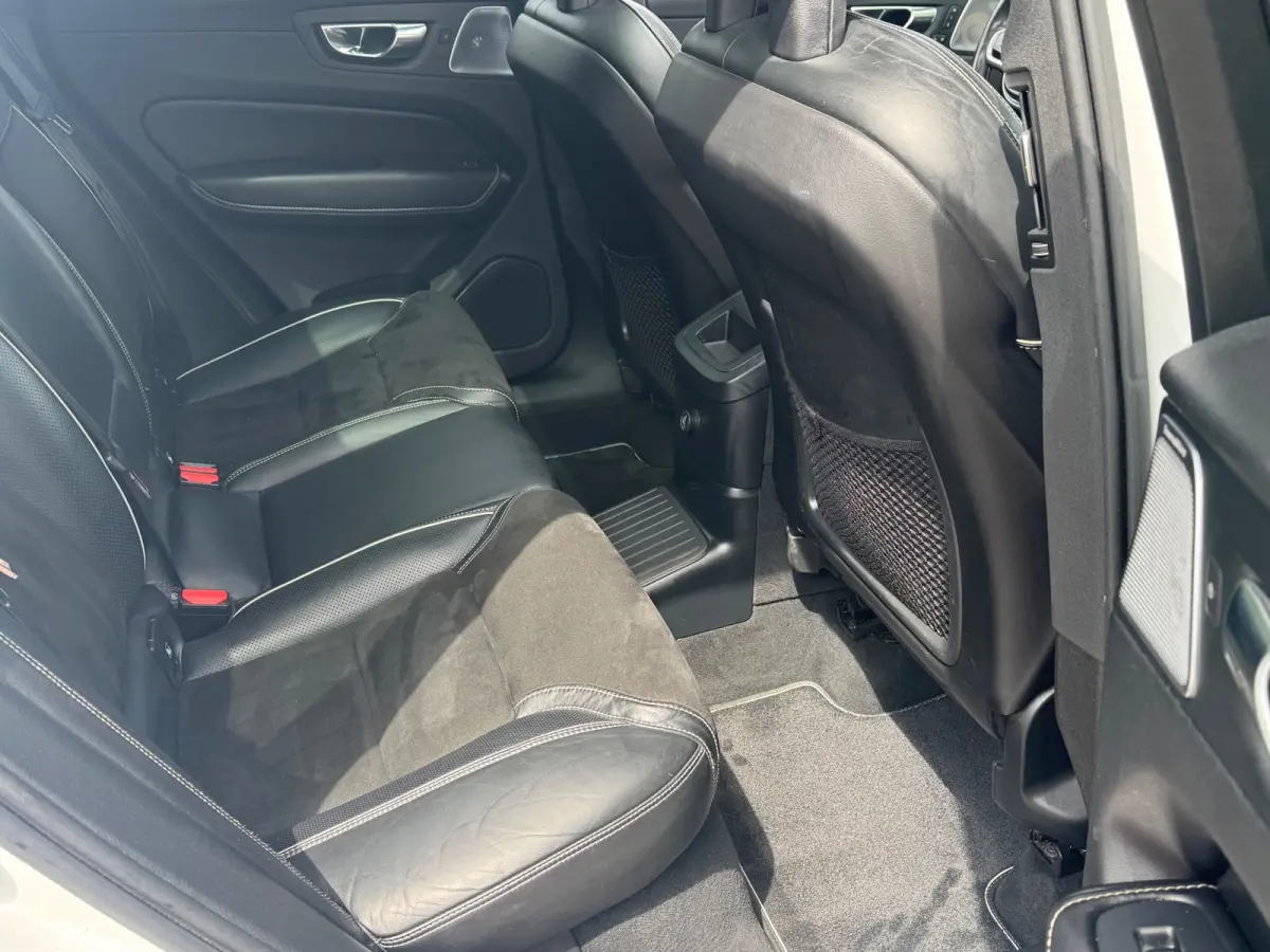 2.0 T8 Twin Engine AWD R-Design Panodak Luchtvering LED 21inch