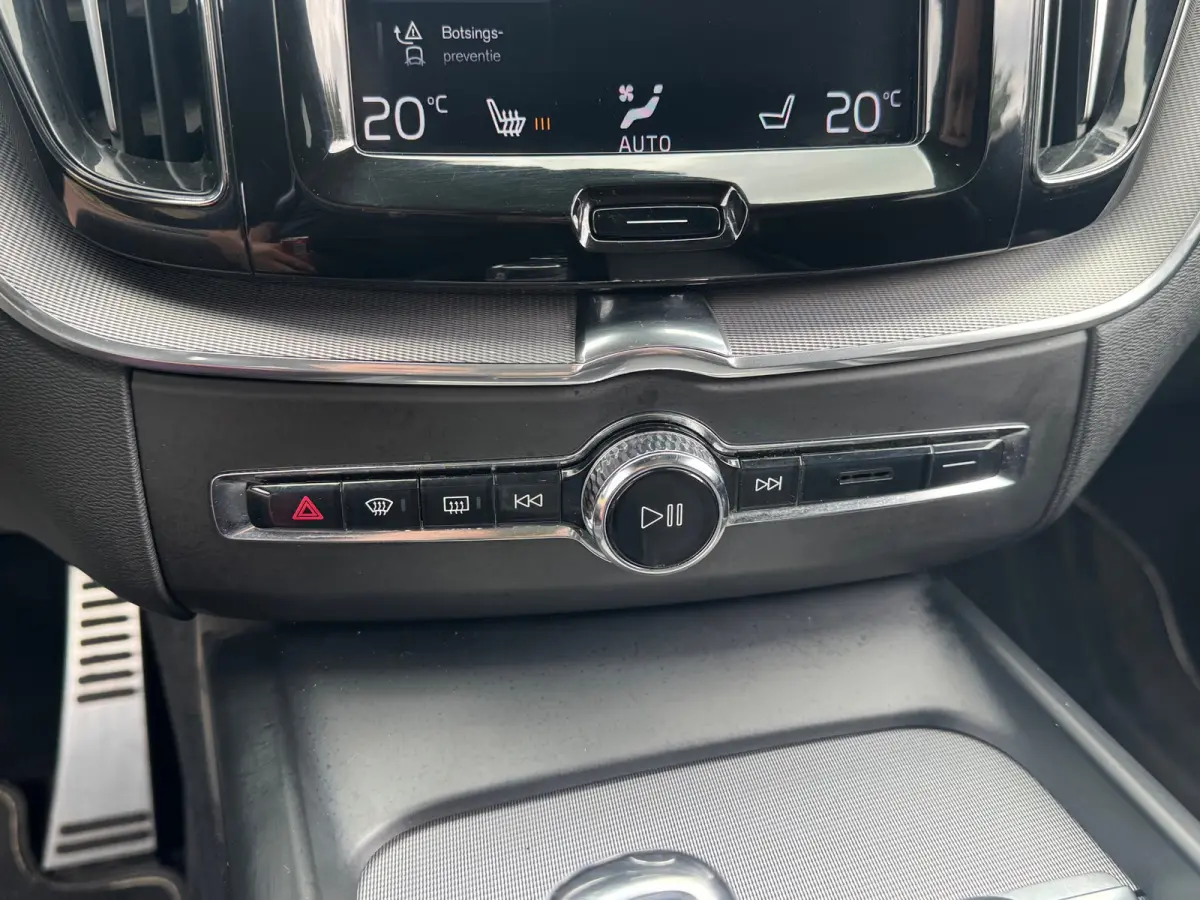 2.0 T8 Twin Engine AWD R-Design Panodak Luchtvering LED 21inch
