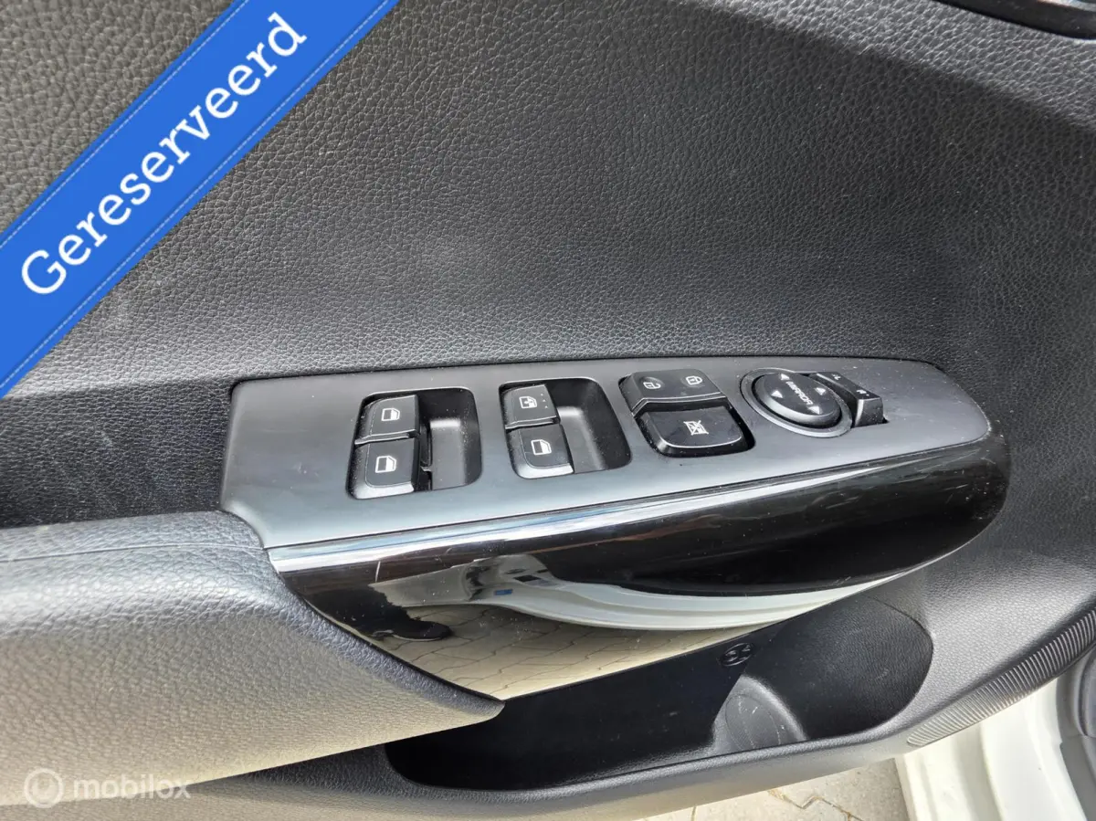 1.0 Navigator comfortplus Camera CarPlay Airco