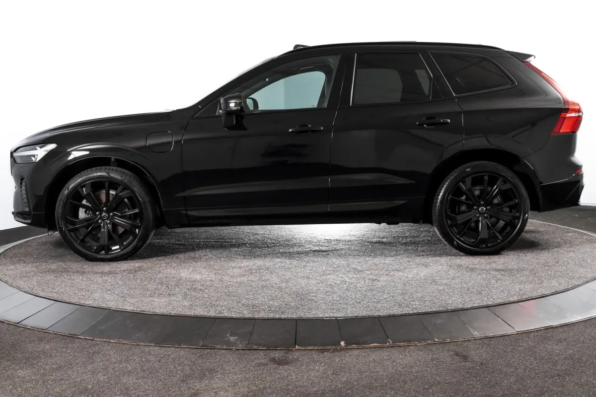 2.0 T6 Plug-in hybrid AWD Ultra Black Edition | S/K-Panodak | Elek. Trekhaak | Alarmklasse 3 | Dig. Cockpit | Adapt. Cruise | Memory Stoelen | Elek. Klep | Stoel-+stuurverw. | Camera | NAV+A