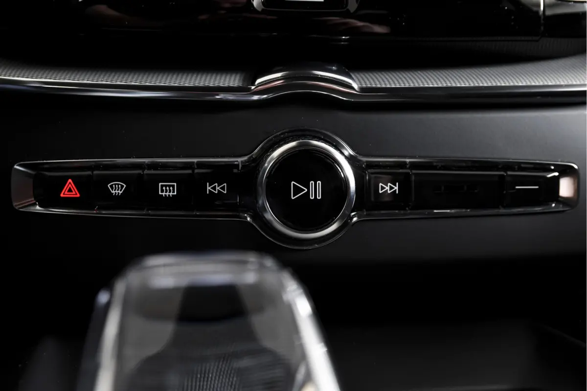 2.0 T6 Plug-in hybrid AWD Ultra Black Edition | S/K-Panodak | Elek. Trekhaak | Alarmklasse 3 | Dig. Cockpit | Adapt. Cruise | Memory Stoelen | Elek. Klep | Stoel-+stuurverw. | Camera | NAV+A