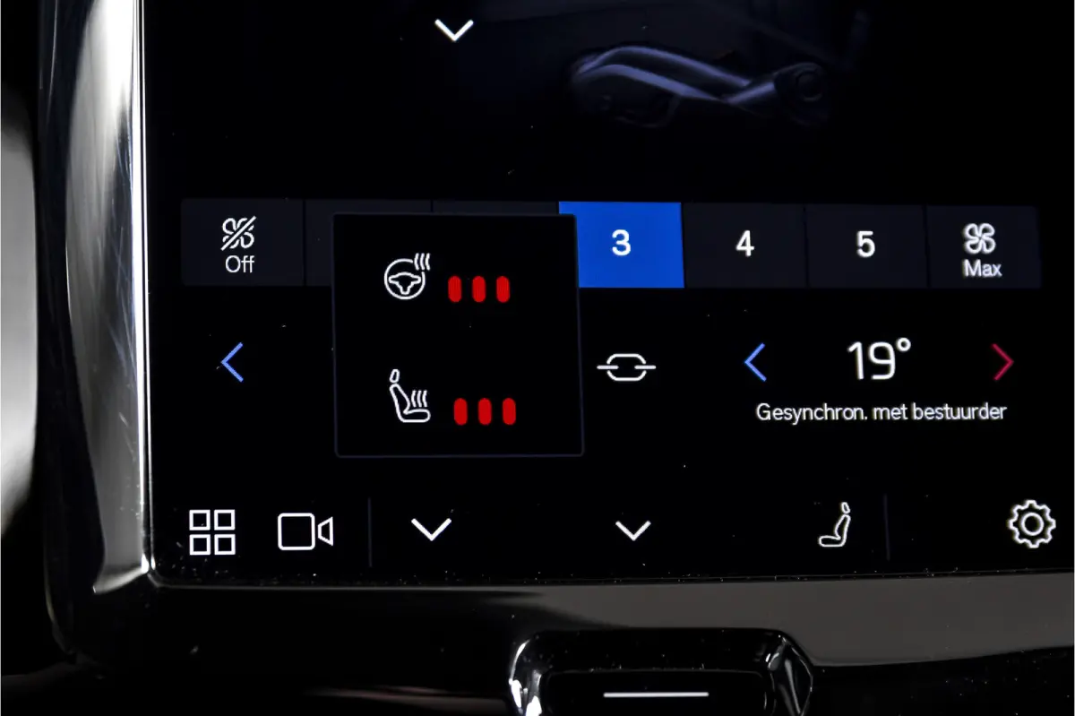 2.0 T6 Plug-in hybrid AWD Ultra Black Edition | S/K-Panodak | Elek. Trekhaak | Alarmklasse 3 | Dig. Cockpit | Adapt. Cruise | Memory Stoelen | Elek. Klep | Stoel-+stuurverw. | Camera | NAV+A