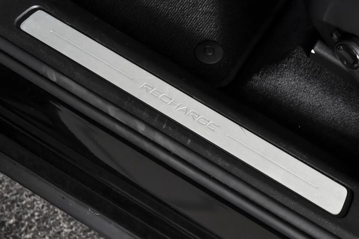 2.0 T6 Plug-in hybrid AWD Ultra Black Edition | S/K-Panodak | Elek. Trekhaak | Alarmklasse 3 | Dig. Cockpit | Adapt. Cruise | Memory Stoelen | Elek. Klep | Stoel-+stuurverw. | Camera | NAV+A