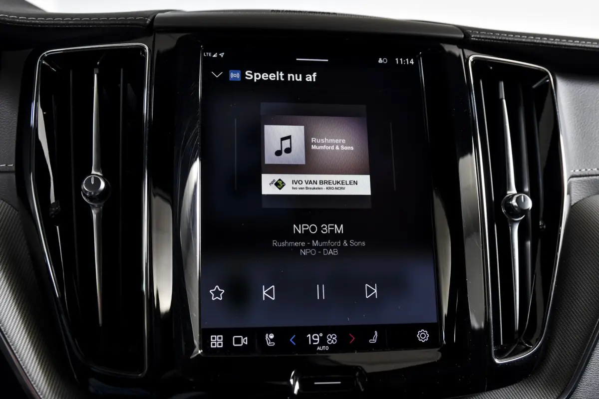 2.0 T6 Plug-in hybrid AWD Ultra Black Edition | S/K-Panodak | Elek. Trekhaak | Alarmklasse 3 | Dig. Cockpit | Adapt. Cruise | Memory Stoelen | Elek. Klep | Stoel-+stuurverw. | Camera | NAV+A