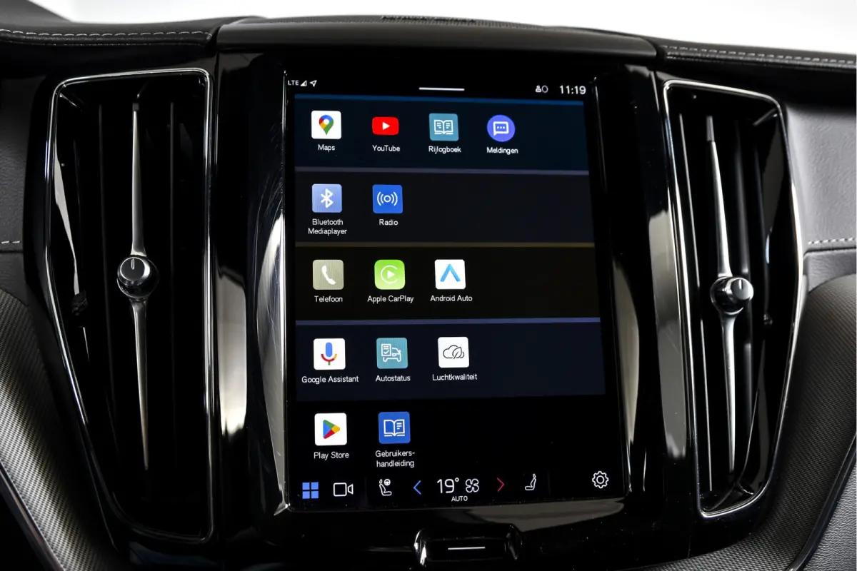 2.0 T6 Plug-in hybrid AWD Ultra Black Edition | S/K-Panodak | Elek. Trekhaak | Alarmklasse 3 | Dig. Cockpit | Adapt. Cruise | Memory Stoelen | Elek. Klep | Stoel-+stuurverw. | Camera | NAV+A