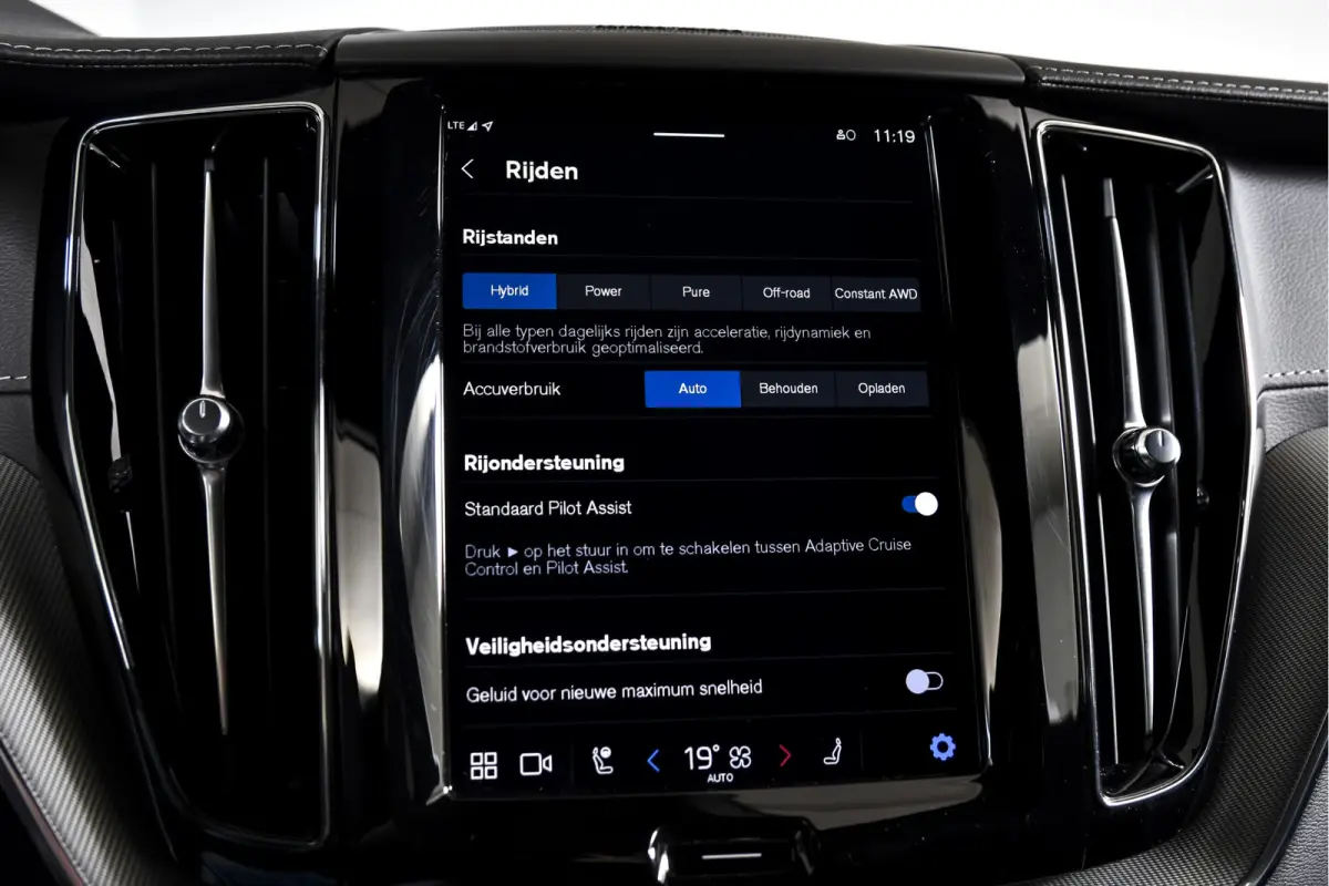 2.0 T6 Plug-in hybrid AWD Ultra Black Edition | S/K-Panodak | Elek. Trekhaak | Alarmklasse 3 | Dig. Cockpit | Adapt. Cruise | Memory Stoelen | Elek. Klep | Stoel-+stuurverw. | Camera | NAV+A