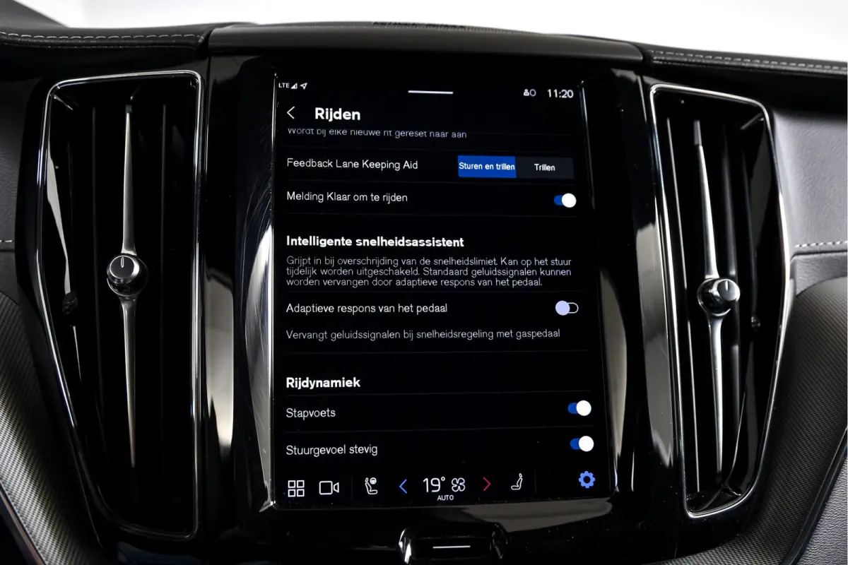 2.0 T6 Plug-in hybrid AWD Ultra Black Edition | S/K-Panodak | Elek. Trekhaak | Alarmklasse 3 | Dig. Cockpit | Adapt. Cruise | Memory Stoelen | Elek. Klep | Stoel-+stuurverw. | Camera | NAV+A