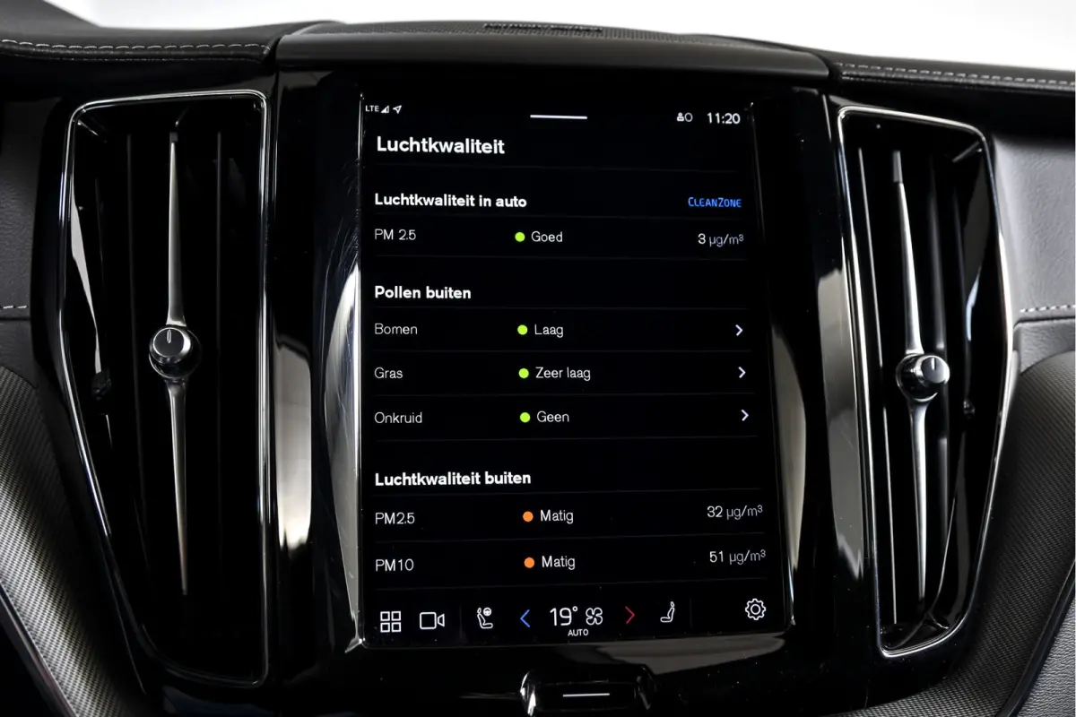 2.0 T6 Plug-in hybrid AWD Ultra Black Edition | S/K-Panodak | Elek. Trekhaak | Alarmklasse 3 | Dig. Cockpit | Adapt. Cruise | Memory Stoelen | Elek. Klep | Stoel-+stuurverw. | Camera | NAV+A