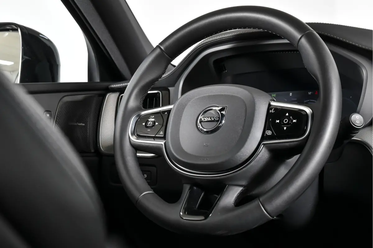 2.0 T6 Plug-in hybrid AWD Ultra Black Edition | S/K-Panodak | Elek. Trekhaak | Alarmklasse 3 | Dig. Cockpit | Adapt. Cruise | Memory Stoelen | Elek. Klep | Stoel-+stuurverw. | Camera | NAV+A