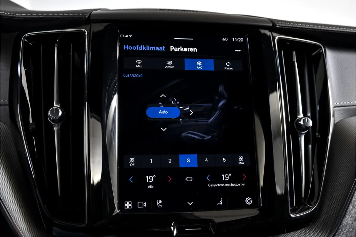 2.0 T6 Plug-in hybrid AWD Ultra Black Edition | S/K-Panodak | Elek. Trekhaak | Alarmklasse 3 | Dig. Cockpit | Adapt. Cruise | Memory Stoelen | Elek. Klep | Stoel-+stuurverw. | Camera | NAV+A