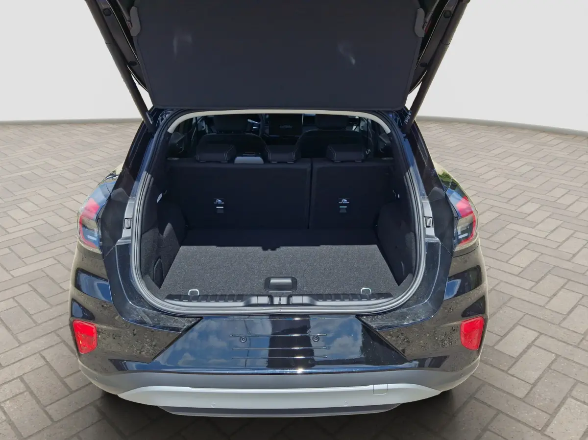 Titanium | WINTERPAKKET | ELEKTRISCHE ACHTERKLEP | CAMERA | CARPLAY DRAADLOOS | Achteruitrijcamera | Apple Carplay & Android Auto | Comfort-pakket