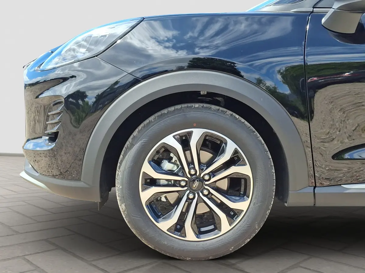 Titanium | WINTERPAKKET | ELEKTRISCHE ACHTERKLEP | CAMERA | CARPLAY DRAADLOOS | Achteruitrijcamera | Apple Carplay & Android Auto | Comfort-pakket