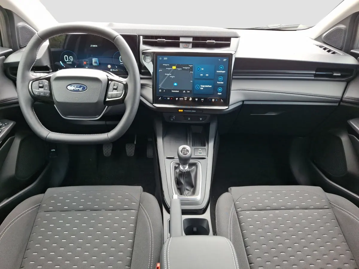 Titanium | WINTERPAKKET | ELEKTRISCHE ACHTERKLEP | CAMERA | CARPLAY DRAADLOOS | Achteruitrijcamera | Apple Carplay & Android Auto | Comfort-pakket